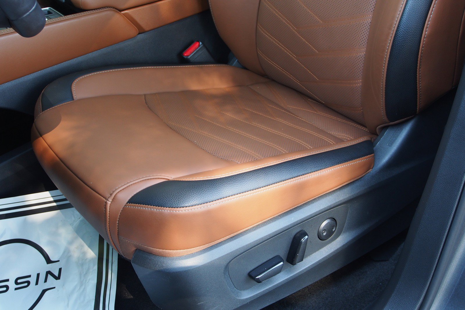 Used 2024 Nissan Pathfinder Platinum w/ Cargo Package FWD image 21