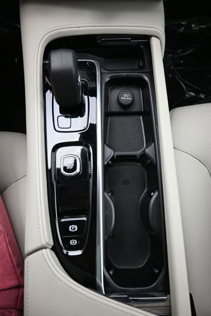 Used 2023 Volvo S90 B6 Plus image 11