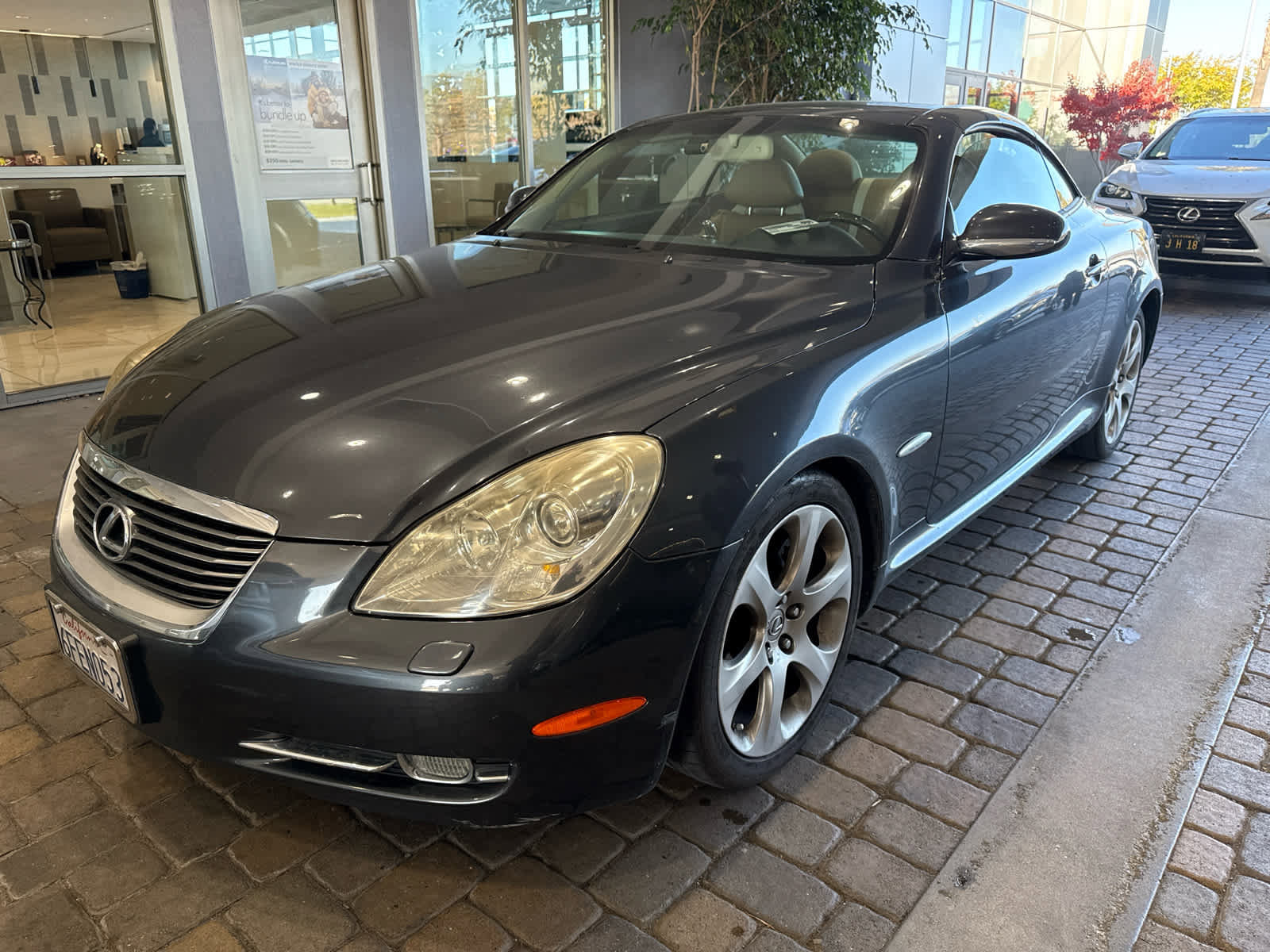 Used 2008 Lexus SC 430 Convertible image 2