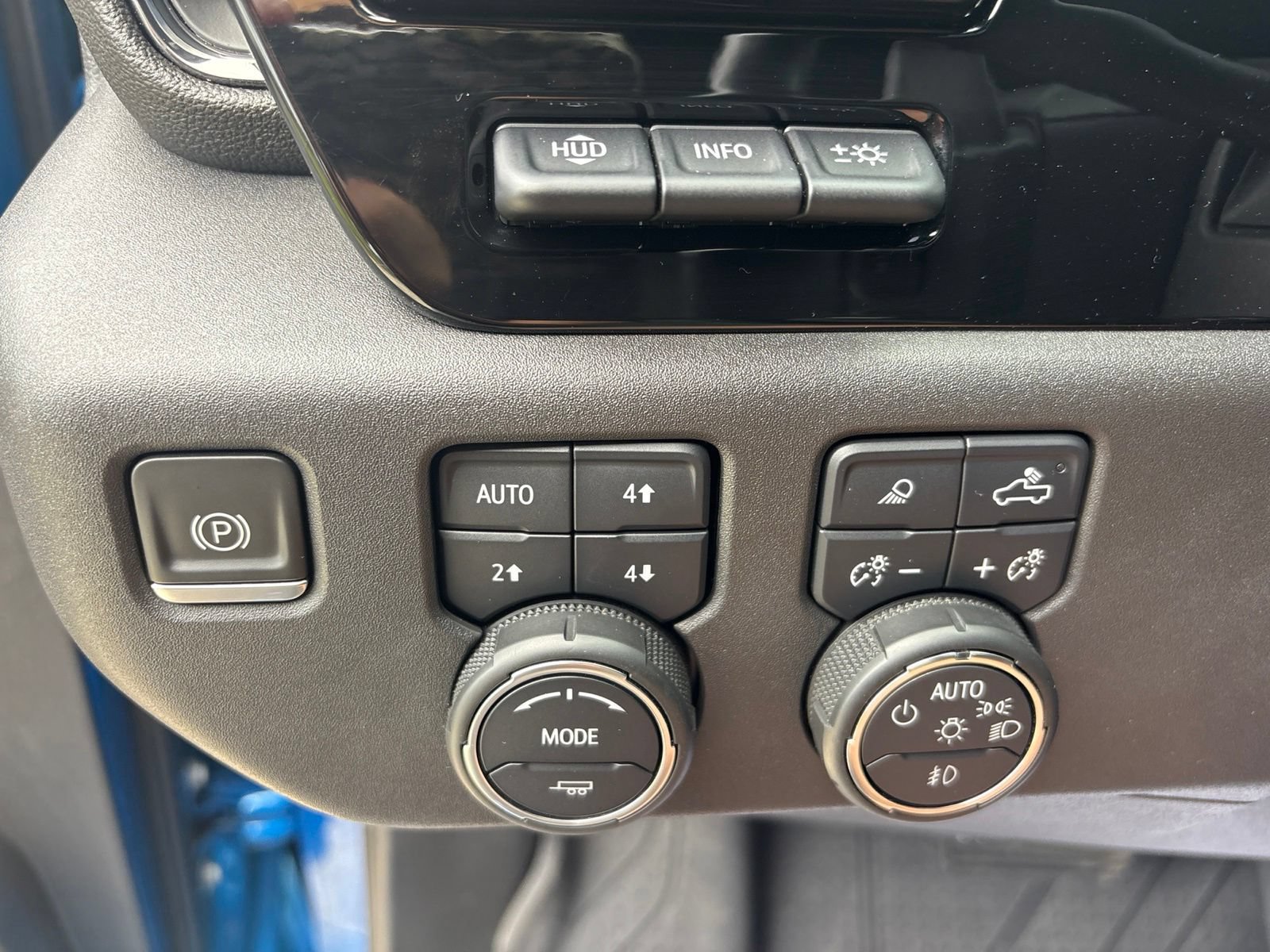 Used 2022 Chevrolet Silverado 1500 ZR2 w/ Technology Package AWD/4WD image 22