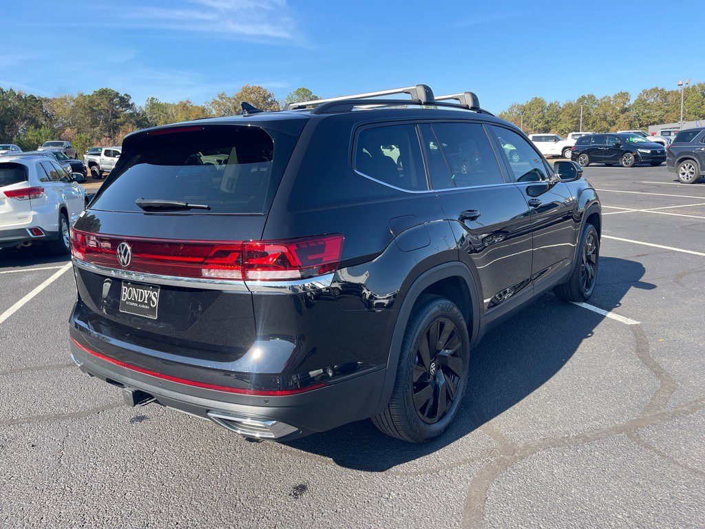 Used 2025 Volkswagen Atlas SE image 17