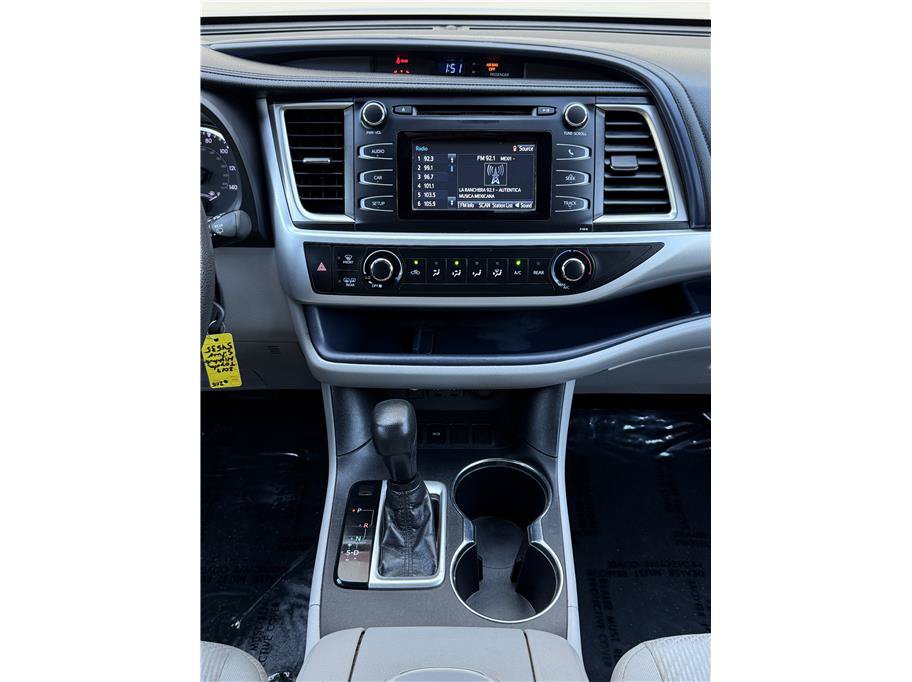 Used 2019 Toyota Highlander LE FWD image 9