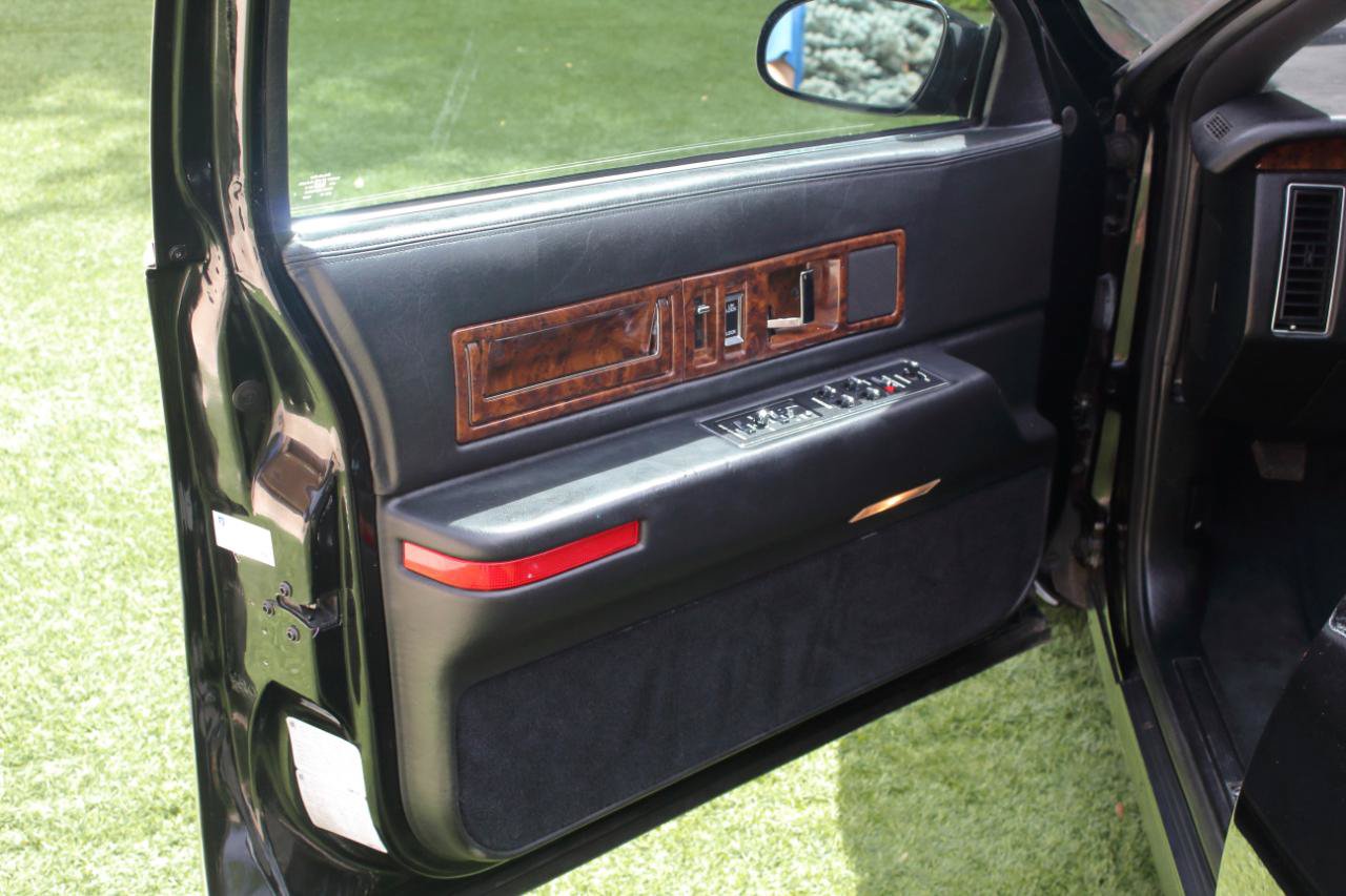 Used 1996 Cadillac Fleetwood Brougham RWD image 38