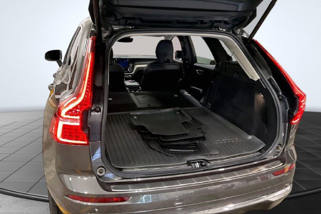 Certified 2022 Volvo XC60 B6 Inscription w/ Climate Package AWD/4WD image 7