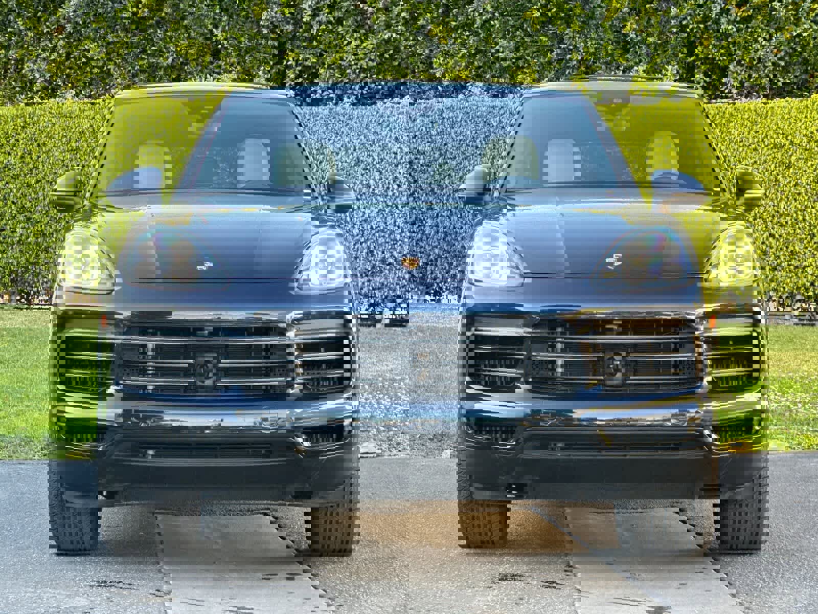 Certified 2023 Porsche Cayenne Platinum Edition w/ Towing Package w/o Tow Ball image 11