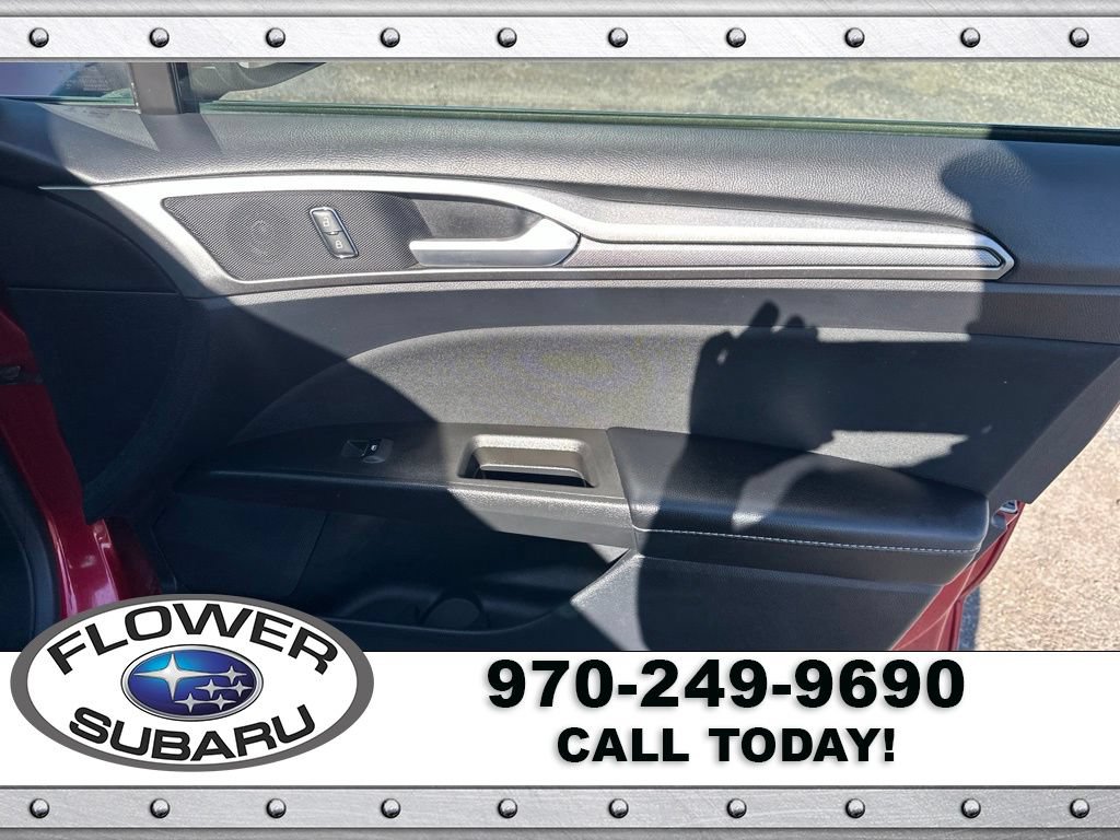 Used 2020 Ford Fusion SE FWD image 12