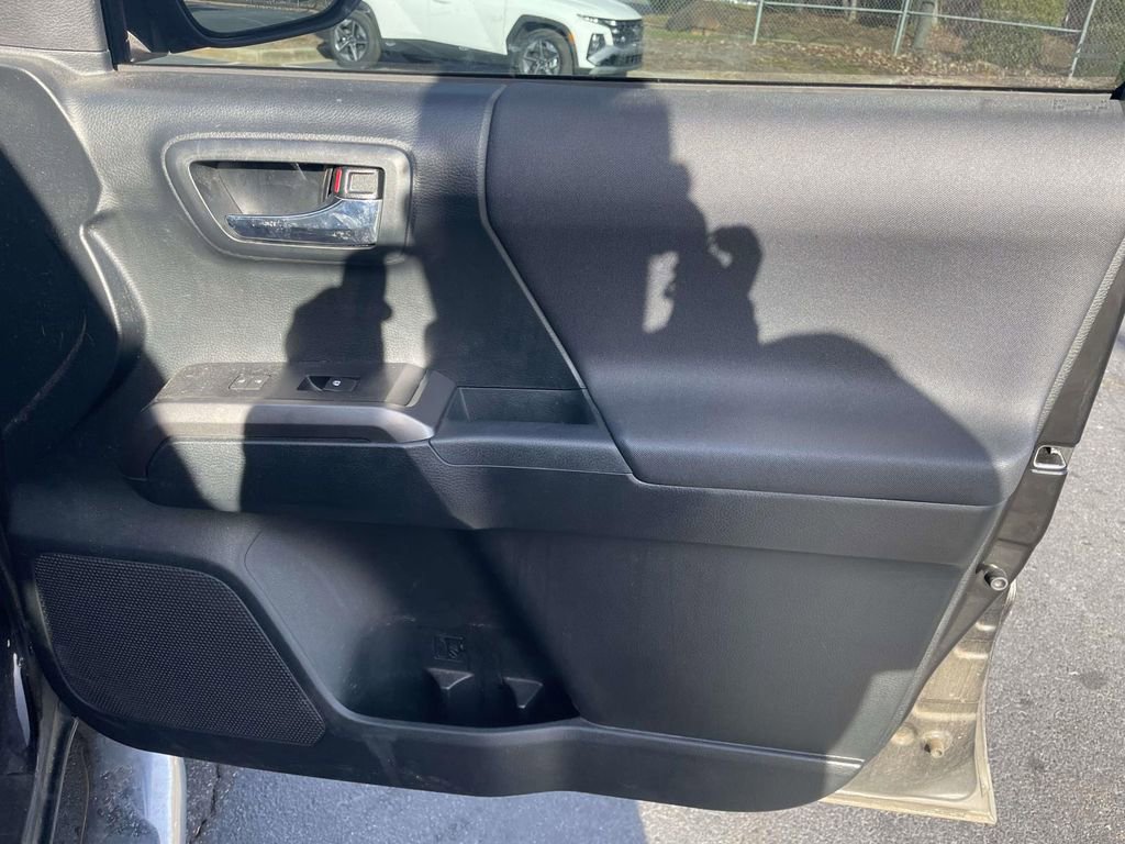 Used 2017 Toyota Tacoma TRD Sport image 45