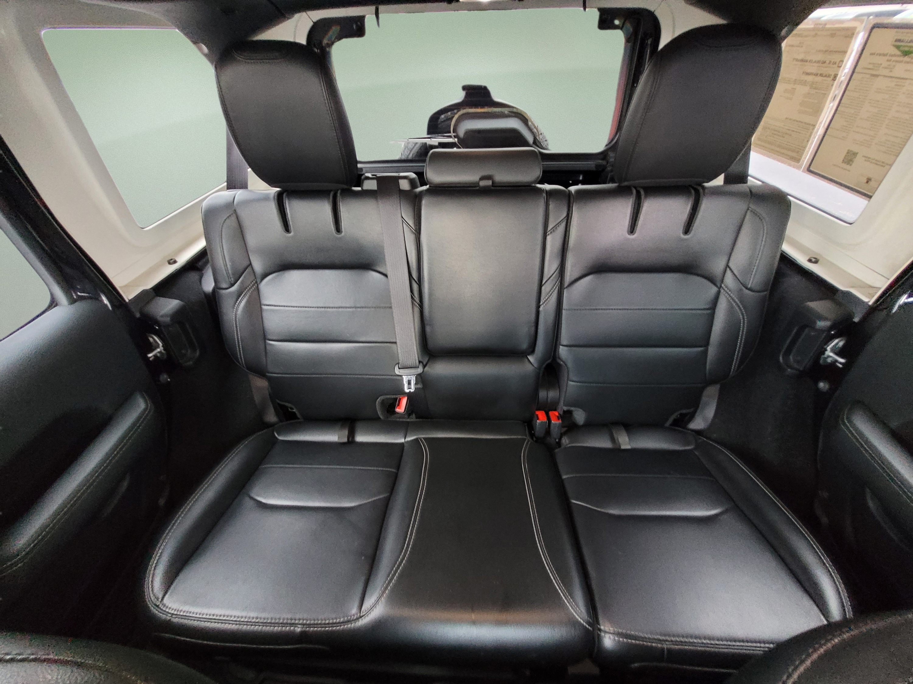 Used 2021 Jeep Wrangler Unlimited Sahara w/ Cold Weather Group AWD/4WD image 17