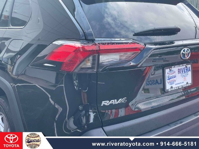 Used 2024 Toyota RAV4 LE AWD/4WD image 11