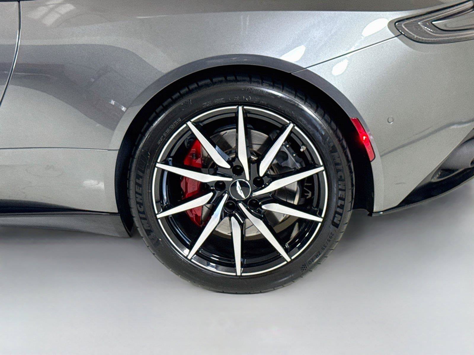 Used 2017 Aston Martin DB11 V12 RWD image 37