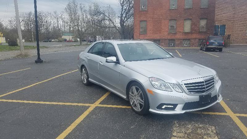 Used 2010 Mercedes-Benz E 350 4MATIC Sedan image 2