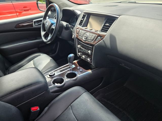 Used 2016 Nissan Pathfinder Platinum image 3
