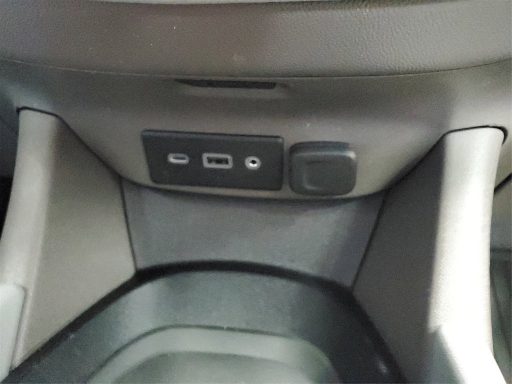 Used 2021 Chevrolet Malibu LS image 23