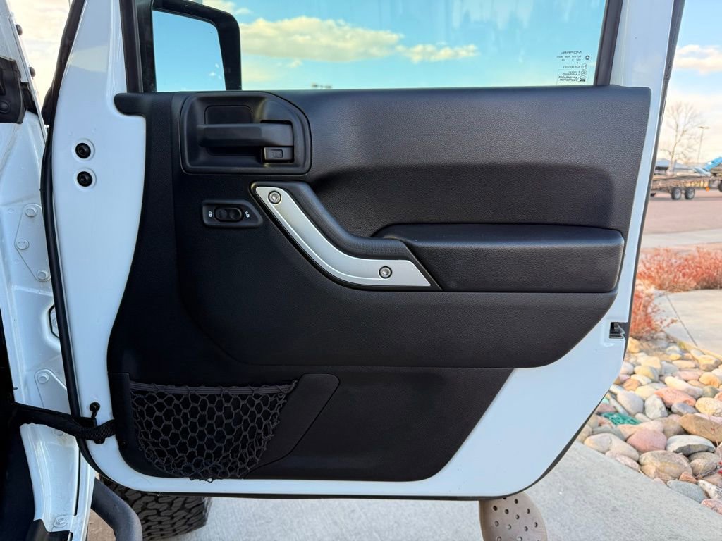 Used 2016 Jeep Wrangler Unlimited Rubicon w/ Connectivity Group image 30