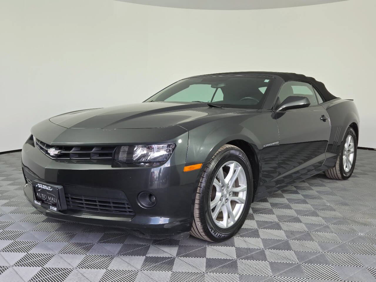 Used 2015 Chevrolet Camaro LT RWD image 3