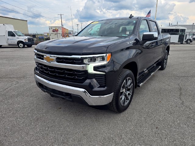 Used 2024 Chevrolet Silverado 1500 LT AWD/4WD image 9