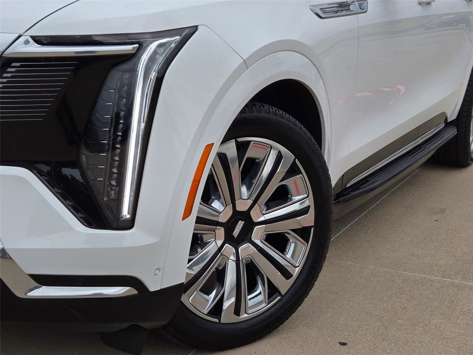 Certified 2025 Cadillac Escalade IQ Luxury 2 AWD/4WD image 31