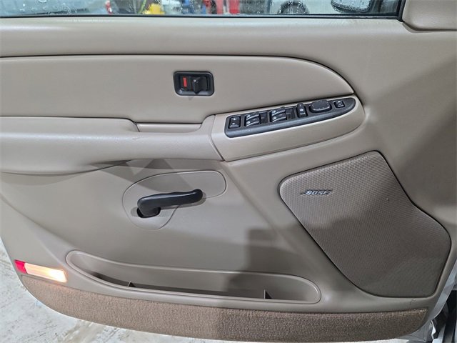 Used 2004 Chevrolet Suburban LS image 13