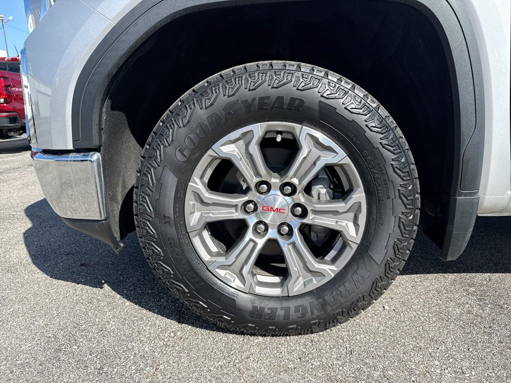 Used 2022 GMC Sierra 1500 SLT w/ X31 Off-Road Package AWD/4WD image 10