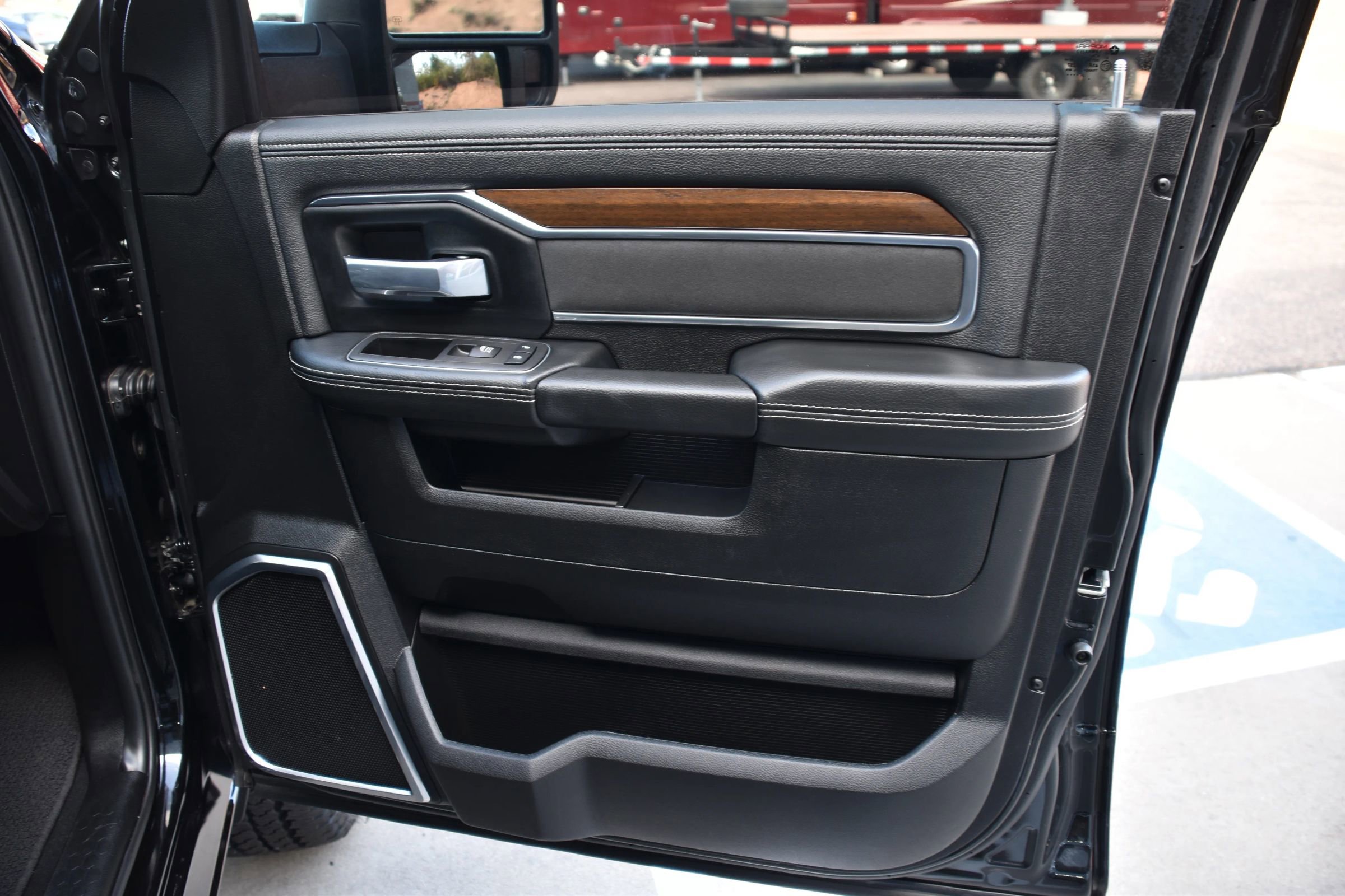 Used 2024 RAM 2500 Laramie AWD/4WD image 24