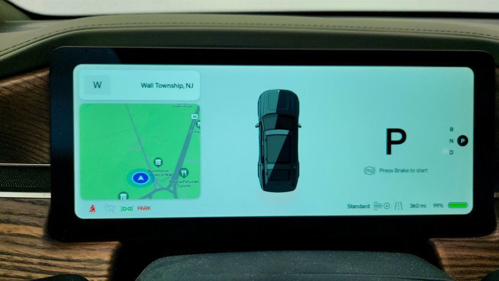 Used 2024 Rivian R1S Adventure image 13