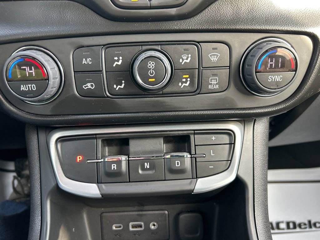 Used 2022 GMC Terrain SLE w/ Driver Convenience Package image 12