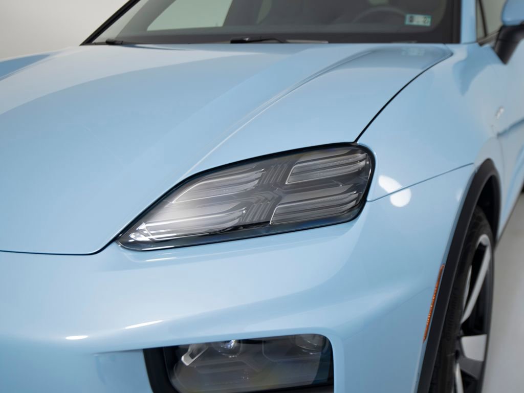 New 2026 Porsche Macan 4 Electric image 14