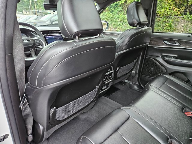 Used 2024 Jeep Grand Cherokee Limited w/ Luxury Tech Group II AWD/4WD image 21