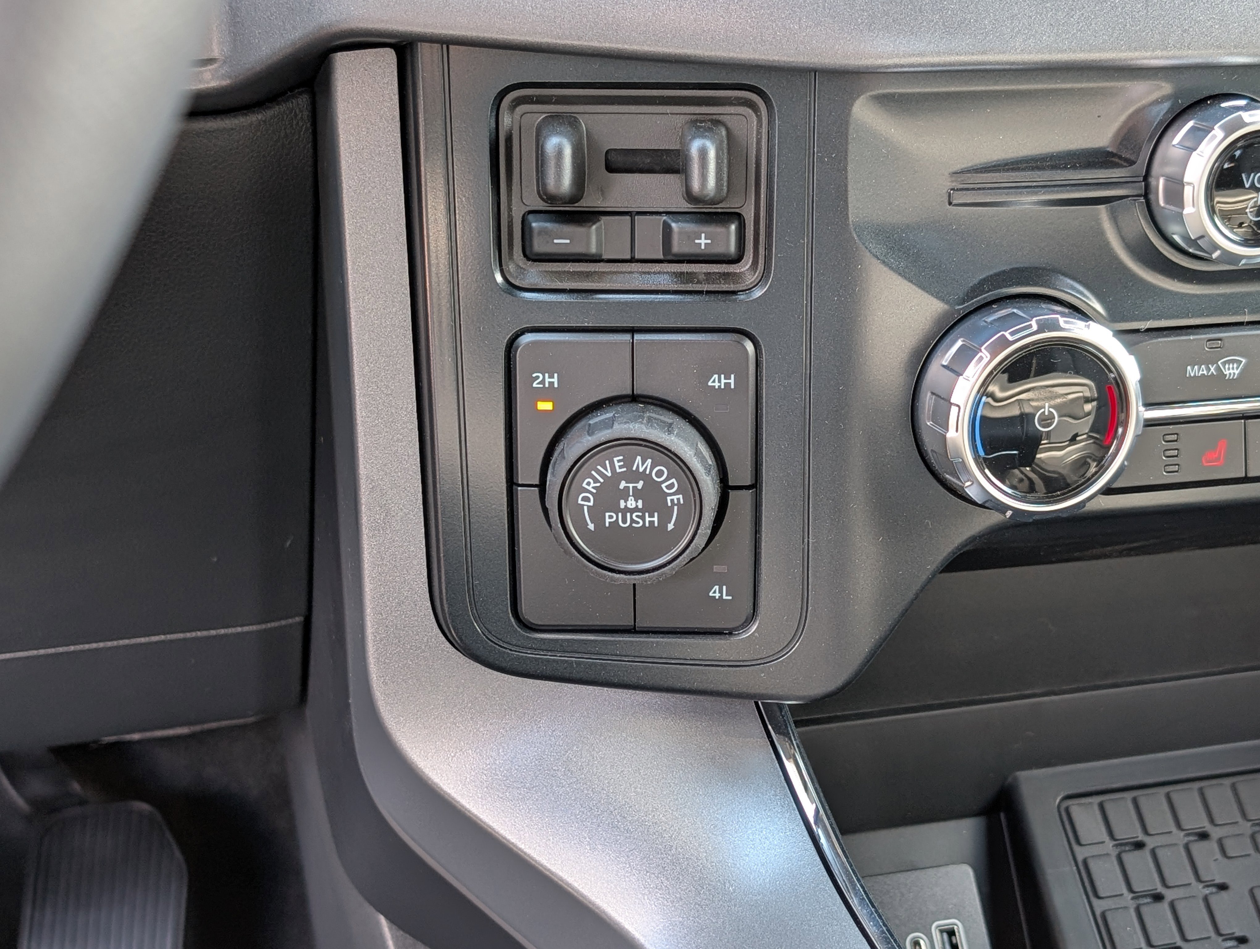 New 2025 Ford F150 XLT w/ Equipment Group 302A MID image 24