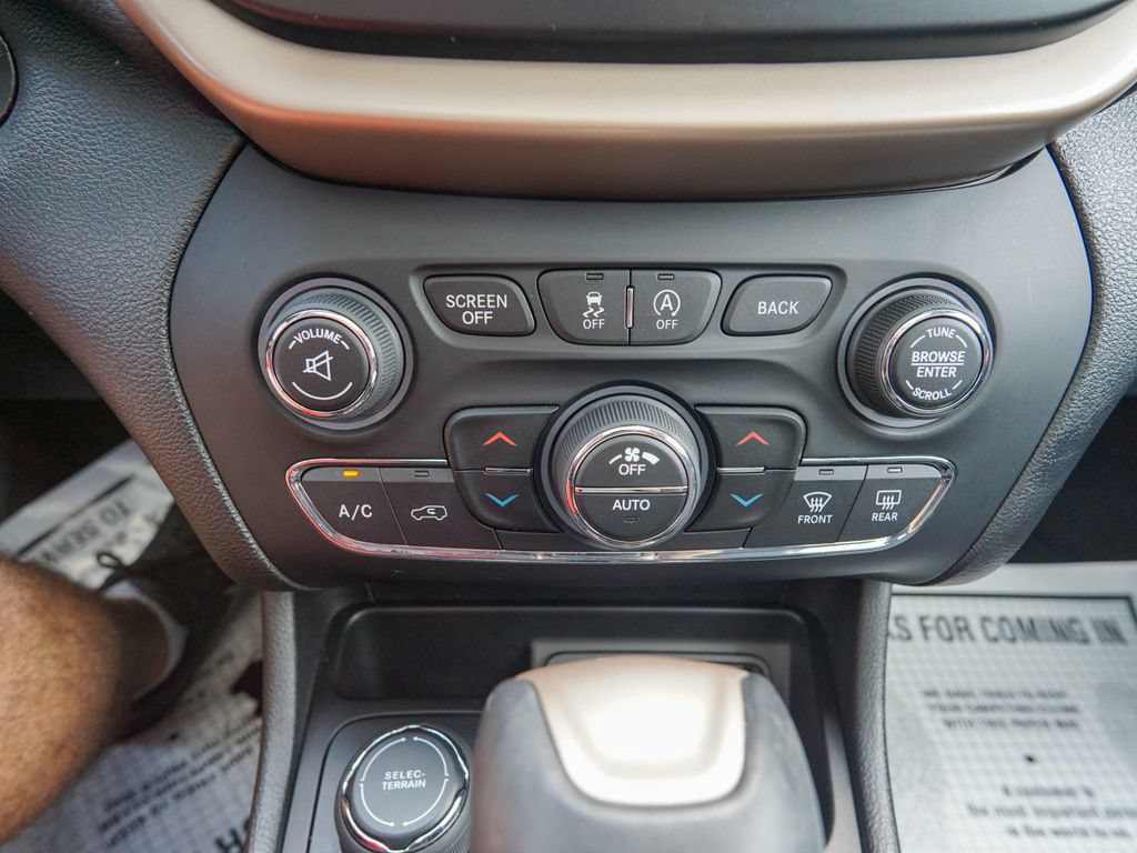 Used 2018 Jeep Cherokee Limited AWD/4WD image 28