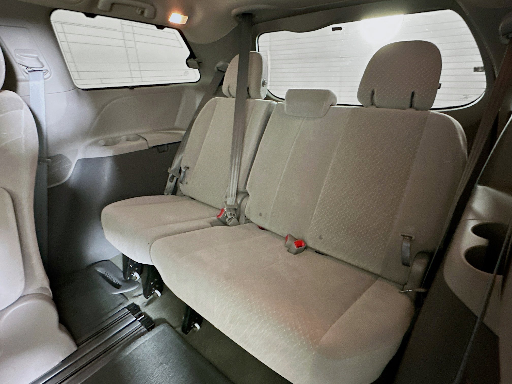 Used 2017 Toyota Sienna LE image 26