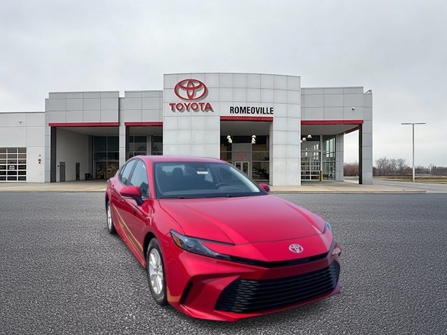 Used 2025 Toyota Camry LE FWD image 1
