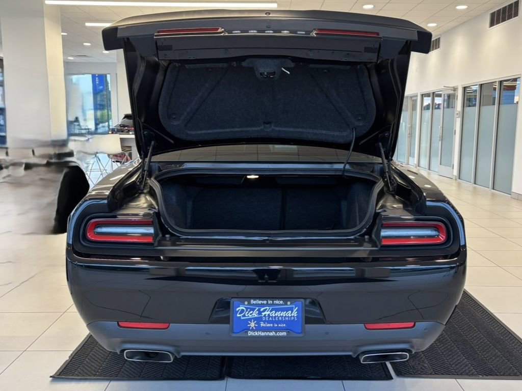 Used 2018 Dodge Challenger R/T Scat Pack w/ Driver Convenience Group image 9
