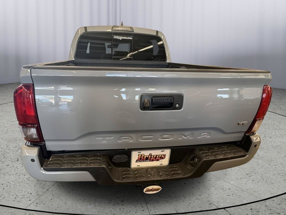 Used 2019 Toyota Tacoma TRD Off-Road AWD/4WD image 4