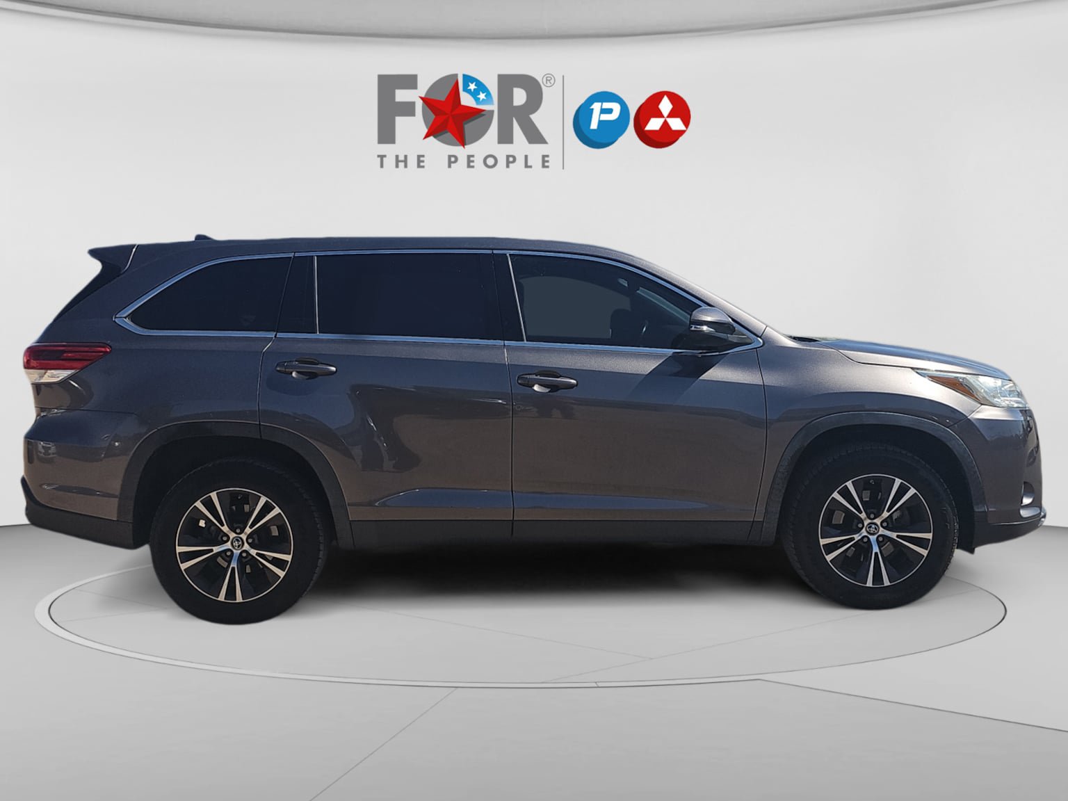 Used 2019 Toyota Highlander Plus FWD image 6