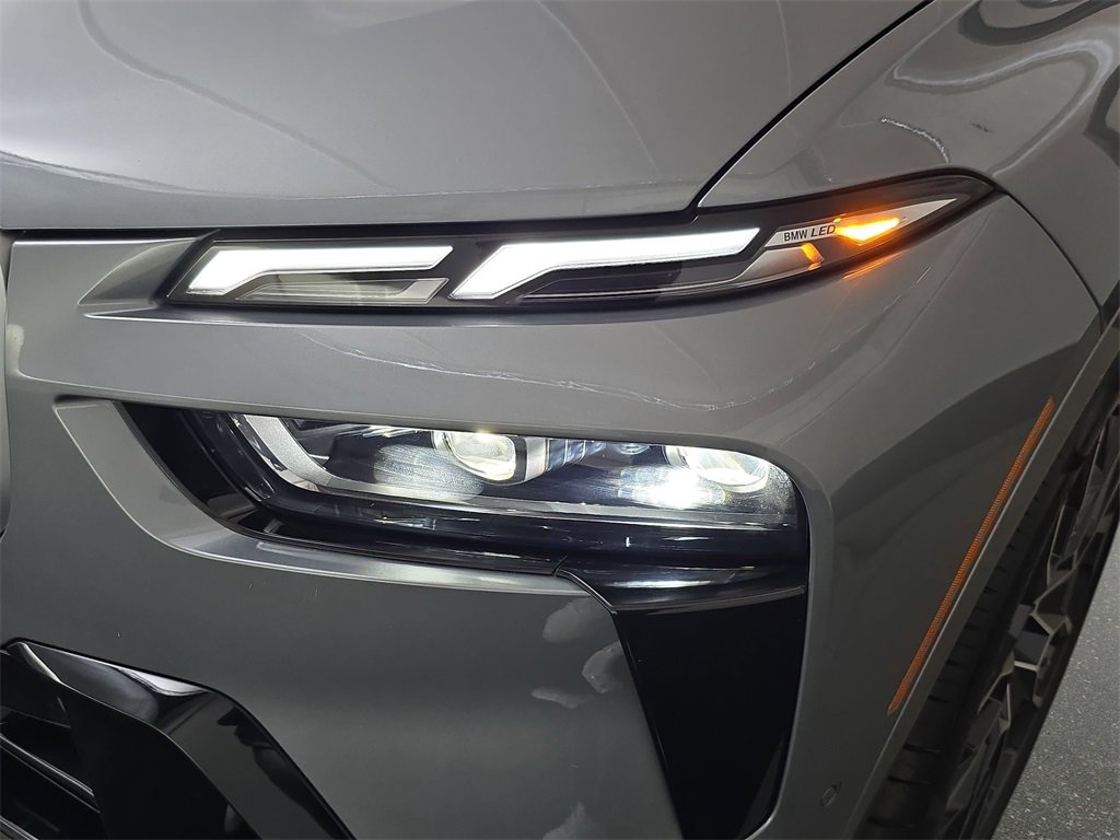 Used 2025 BMW X7 xDrive40i w/ M Sport Package image 32