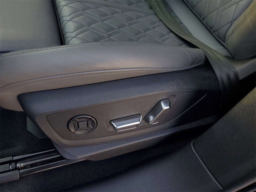 Used 2023 Audi e-tron S Prestige w/ Prestige Package image 17