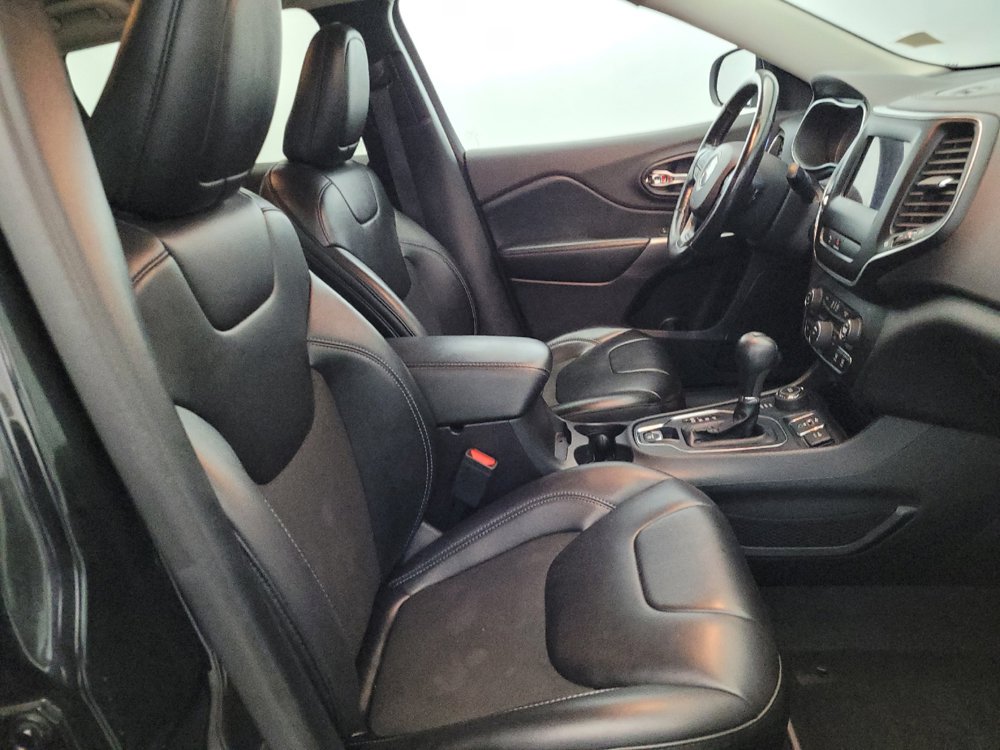 Used 2020 Jeep Cherokee Latitude Plus w/ Cold Weather Group AWD/4WD image 21