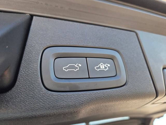 Used 2020 Volvo XC60 T5 Momentum w/ Protection Package image 11