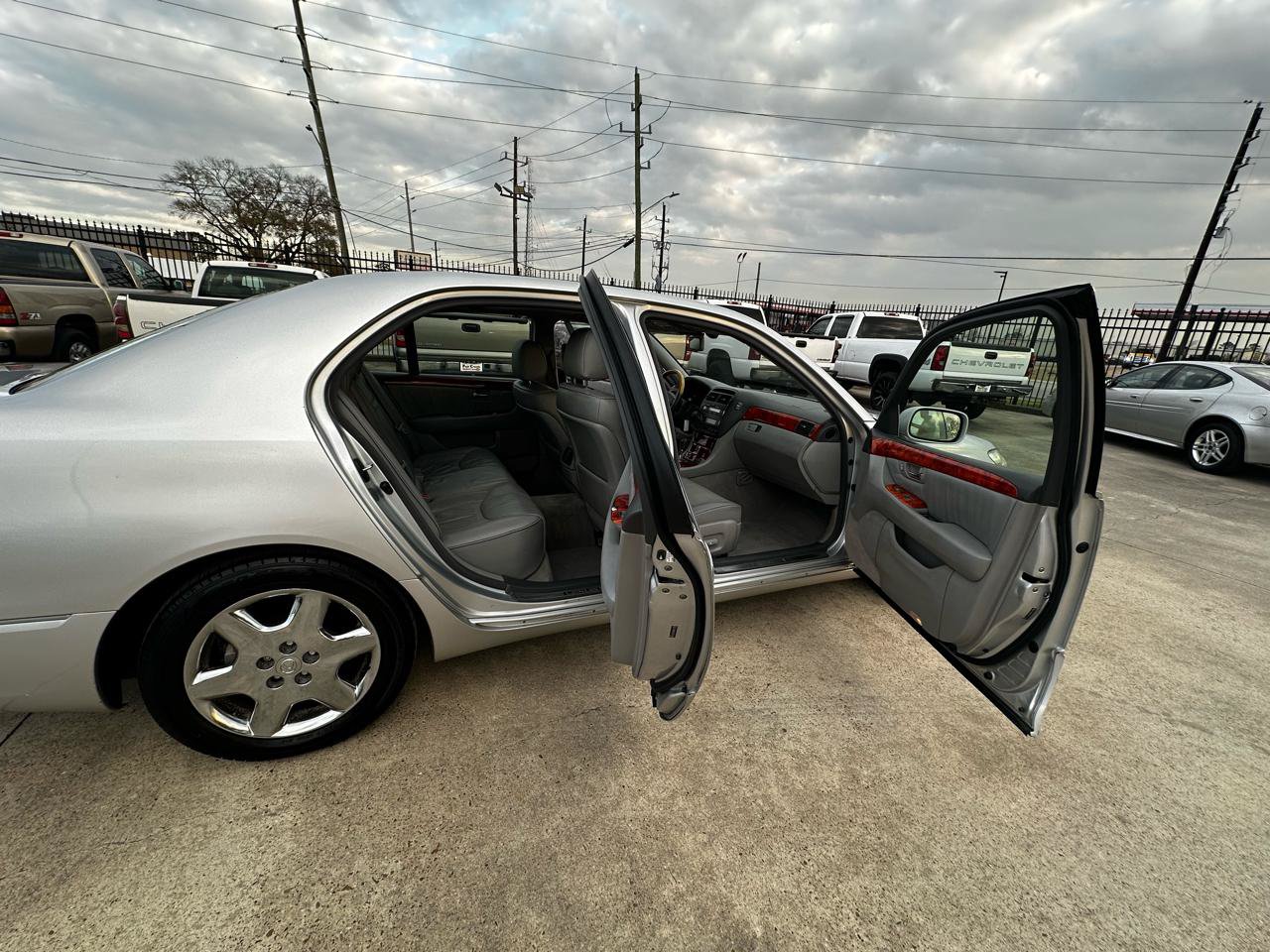 Used 2004 Lexus LS 430 w/ Premium Pkg RWD image 18