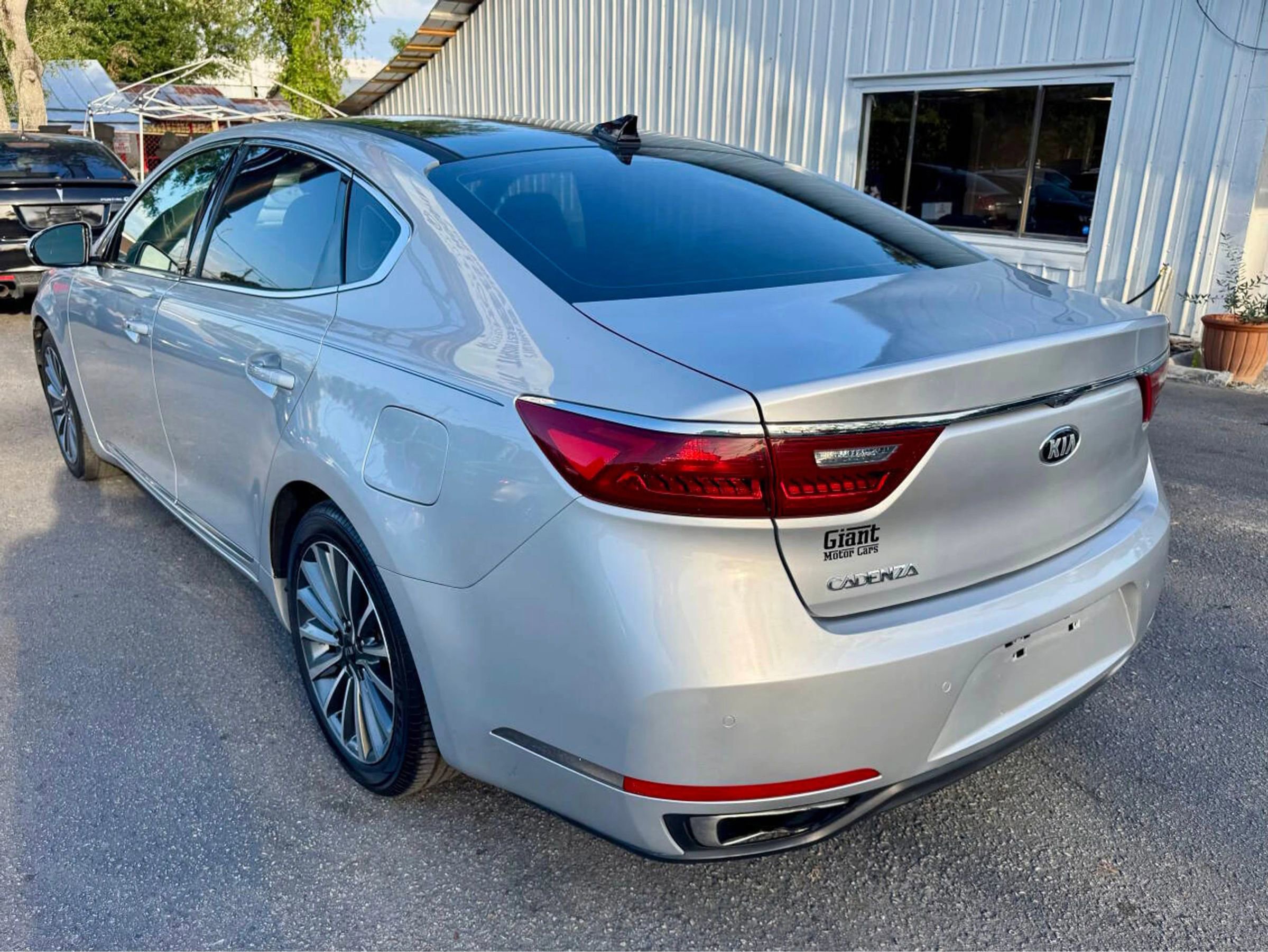 Used 2017 Kia Cadenza Technology image 8