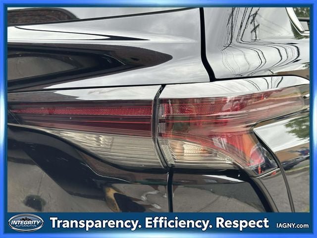 Used 2024 Toyota Sienna XLE FWD image 12