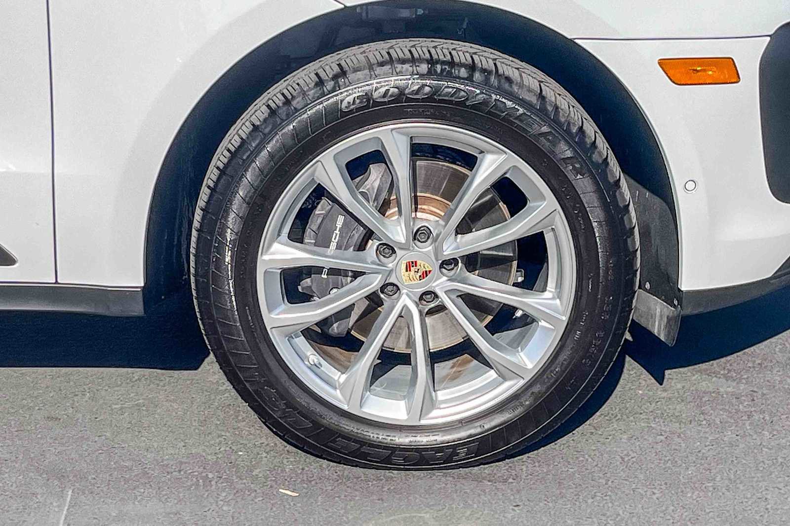 Used 2024 Porsche Macan image 9