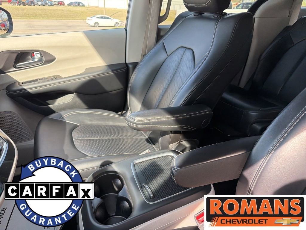 Used 2024 Chrysler Pacifica Select FWD image 17