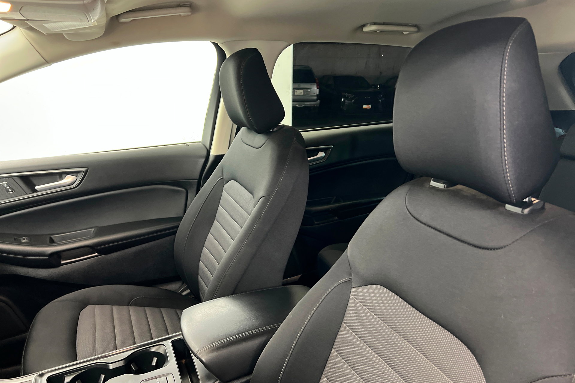 Used 2022 Ford Edge SE w/ Black Appearance Package image 16