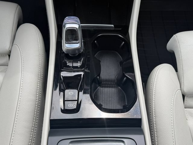 Certified 2024 Volvo XC40 B5 Plus w/ Protection Package Premier AWD/4WD image 20