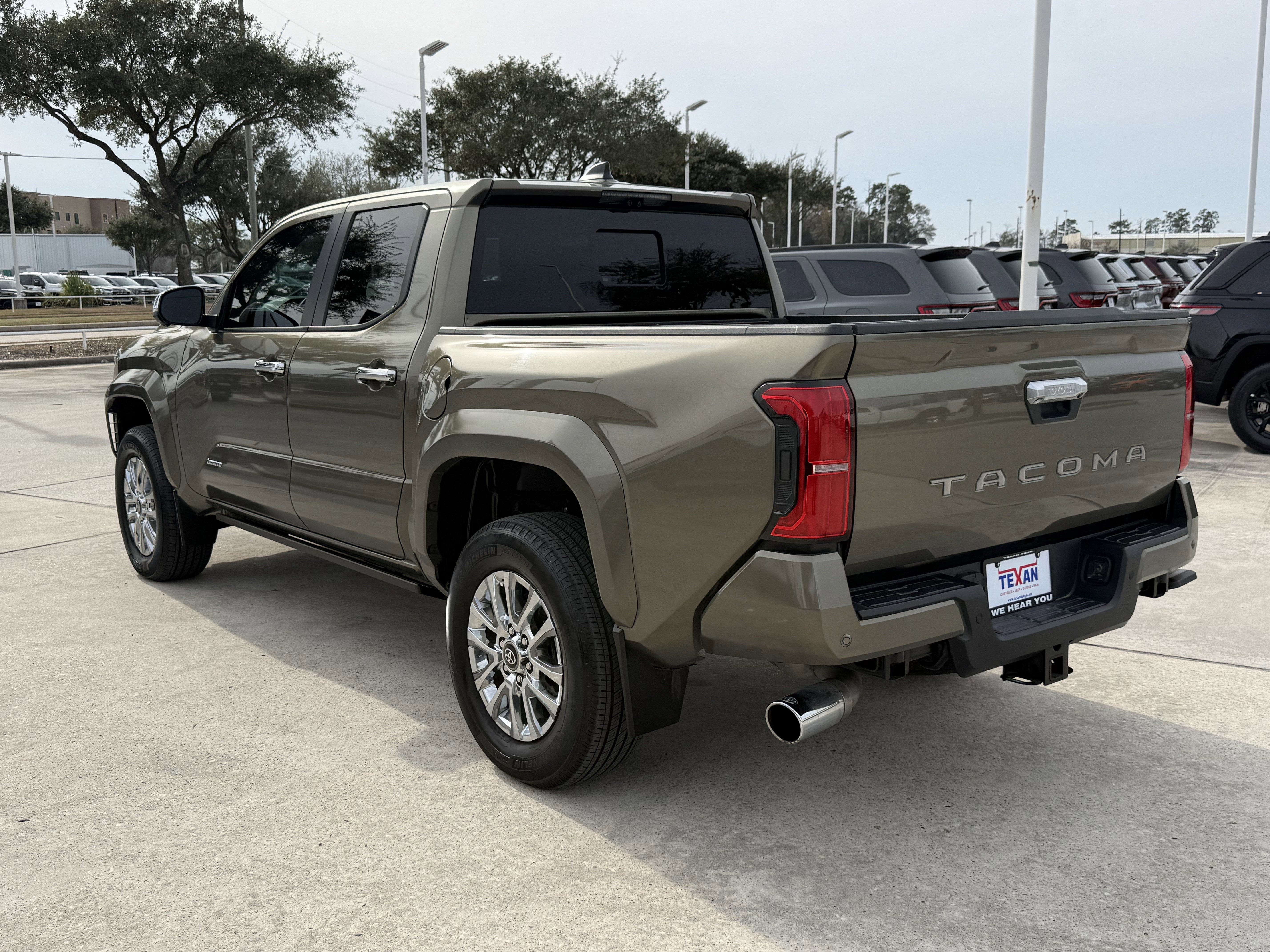 Used 2025 Toyota Tacoma 4x4 Double Cab image 7