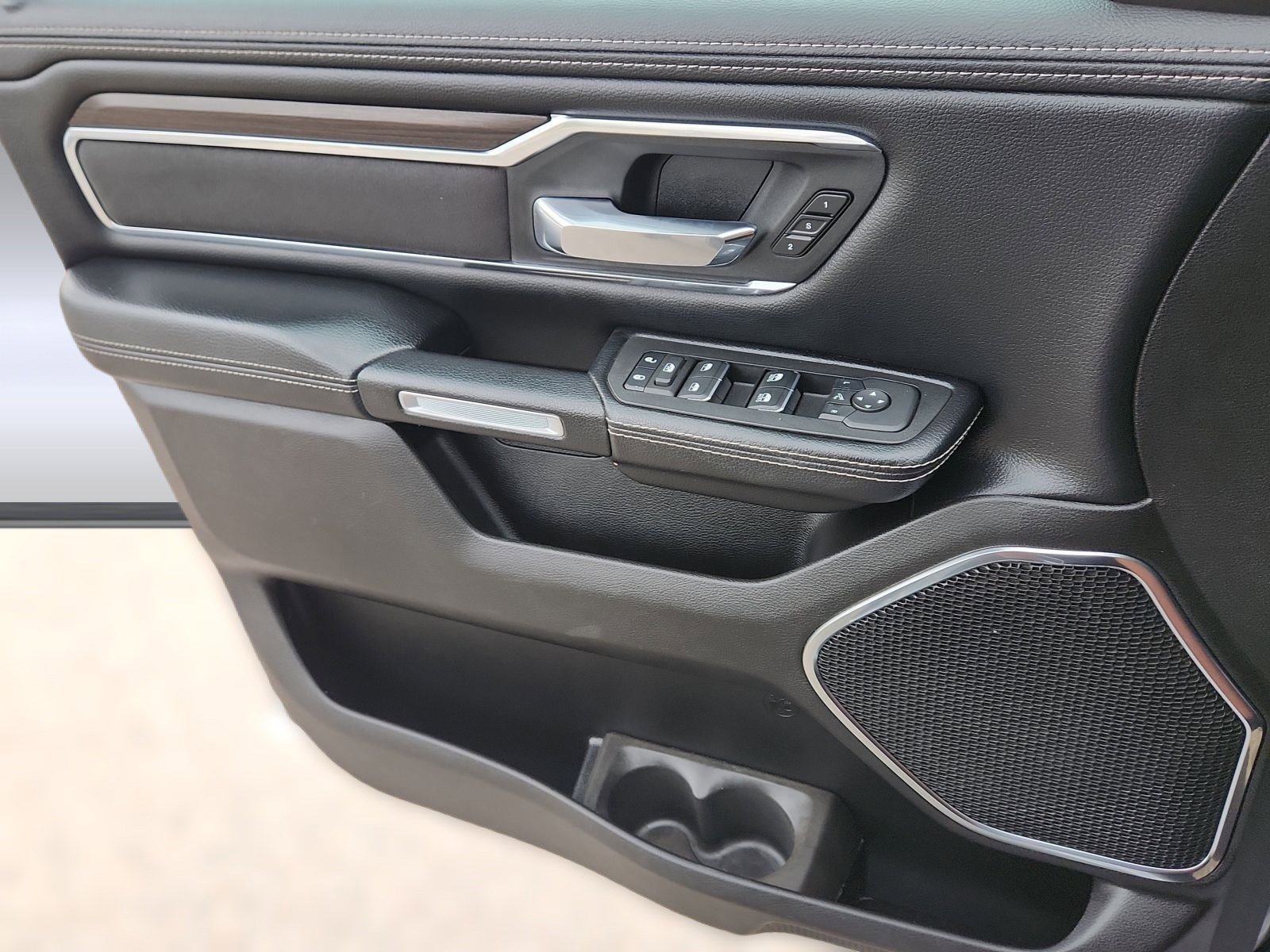 Used 2025 RAM 1500 Laramie image 6