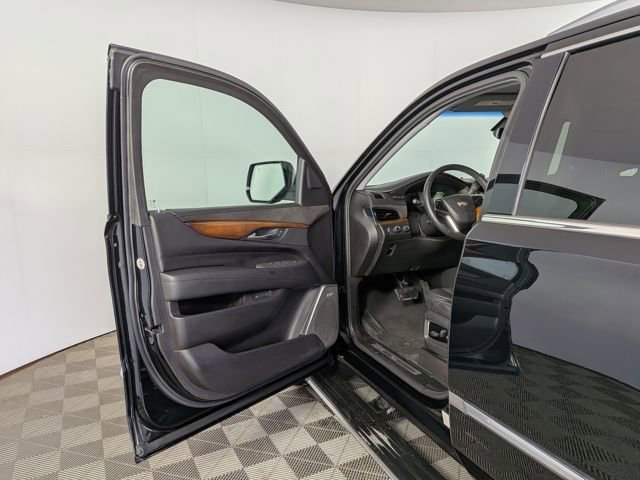 Used 2017 Cadillac Escalade Premium Luxury w/ LPO, Radiant Package image 18