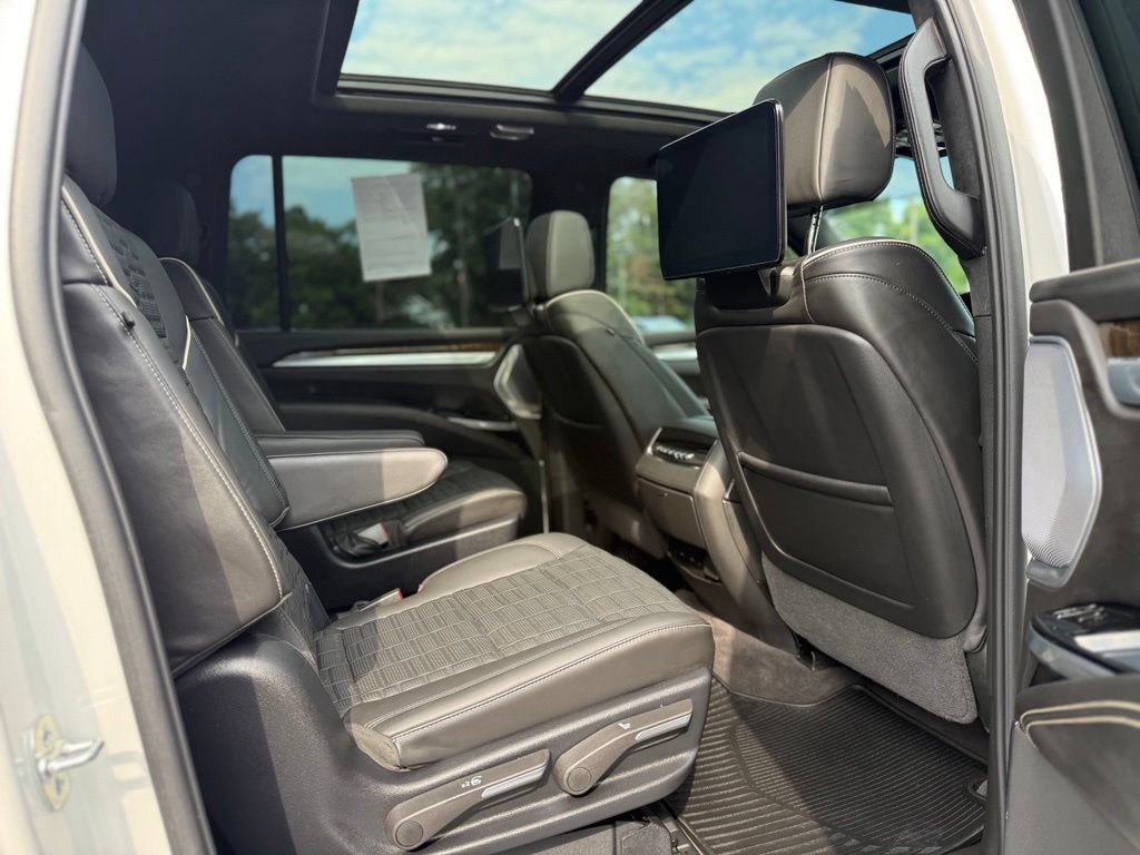 Used 2025 Cadillac Escalade ESV Sport Platinum w/ LPO, ONYX Package AWD/4WD image 20